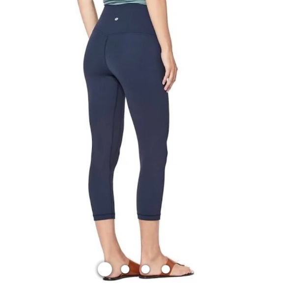 LULULEMON CROP LEGGINGS SIZE 4 - Picture 1 of 7